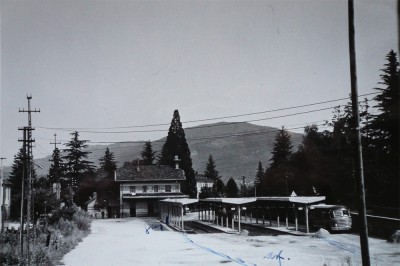 Stazione-Ghirla-con-autobus.jpg