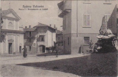 1923bederovalcuvia-piazzaemonumentocaduti.jpg