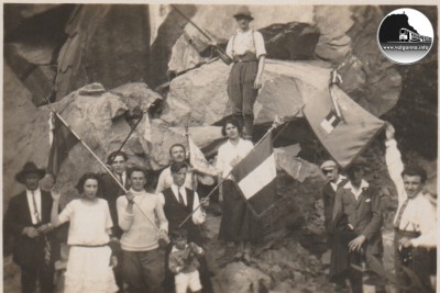 Boarezzo 1923 gagliardetto Forza e Speranza-d.jpg