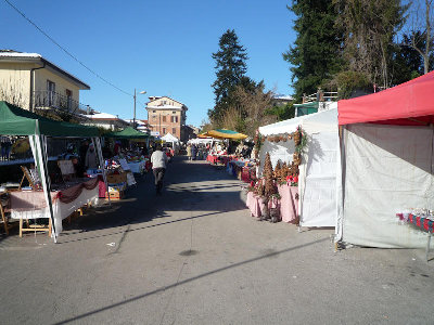 Ore 11:45. A quest' ora il mercatino era ancora tranquillo.