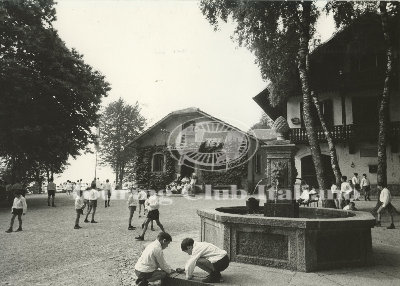 Giochi-alla-fontana.jpg