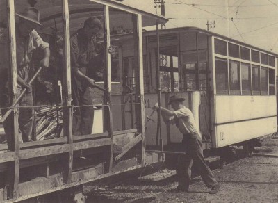 Tram in demolizione.jpg